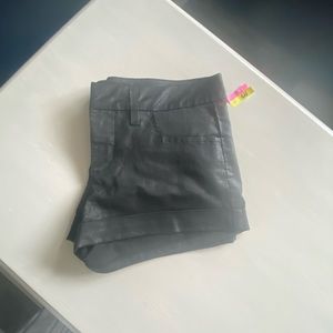 Sorts Black leather size 29 is good condition